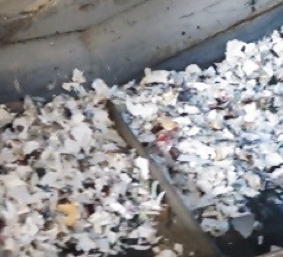 破砕後の古紙